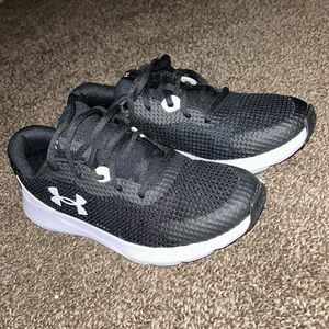 Brand new, never worn, women’s underarmour surge 3s.